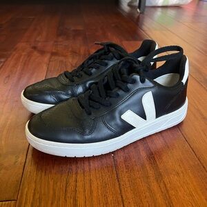 Veja V-10 sneakers